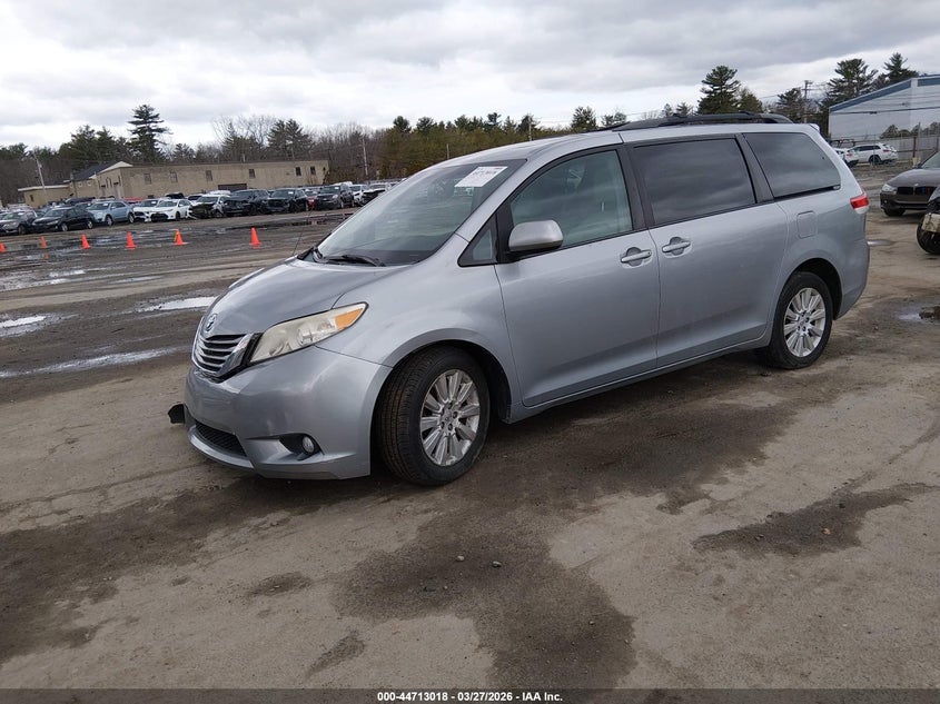 2013 TOYOTA SIENNA VAN 3.5L V-6 DOHC, VVT, 266HP