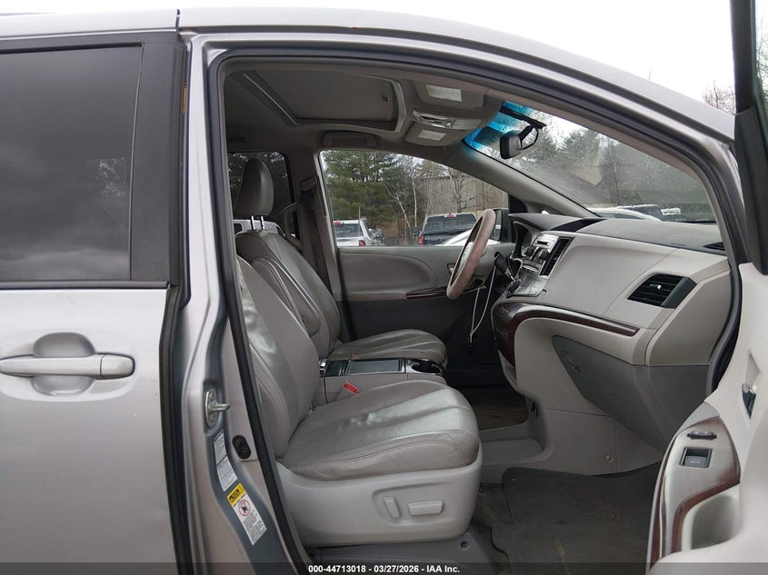 2013 TOYOTA SIENNA VAN 3.5L V-6 DOHC, VVT, 266HP