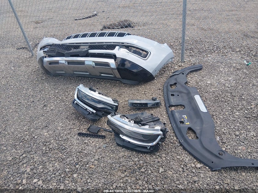 2022 Jeep Wagoneer Series Iii 4X4 VIN: 1C4SJVDT1NS211596 Lot: 44713415