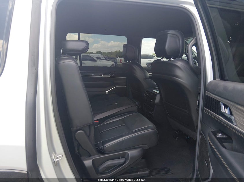 2022 Jeep Wagoneer Series Iii 4X4 VIN: 1C4SJVDT1NS211596 Lot: 44713415