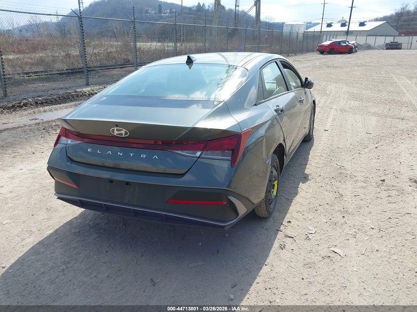 2025 Hyundai Elantra Se