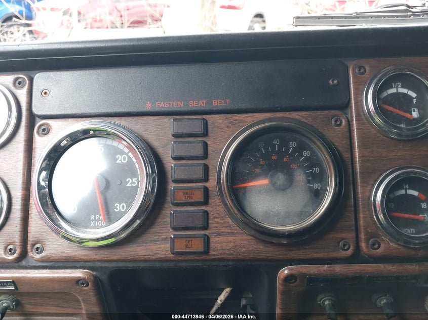 2002 FREIGHTLINER CONVENTIONAL auction photo 6