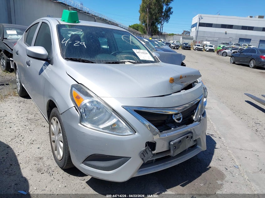 2016 Nissan Versa 1.6 S+