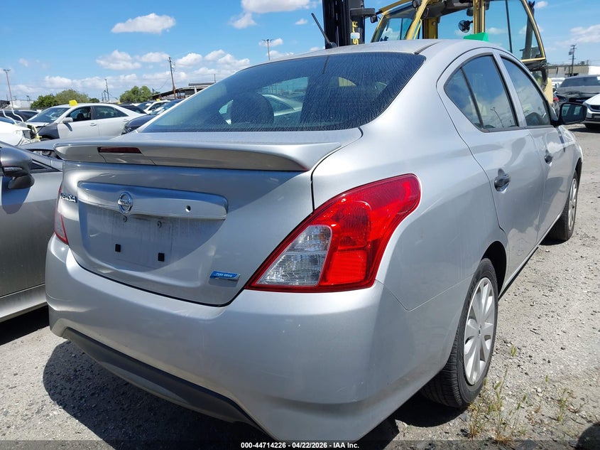 2016 Nissan Versa 1.6 S+