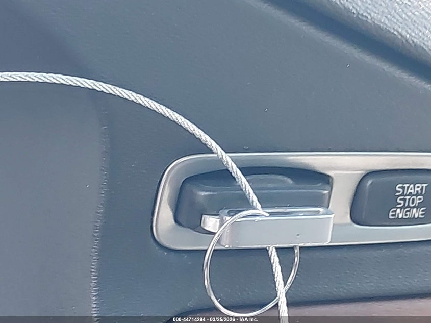 2010 Volvo Xc70 3.2 VIN: YV4960BZ9A1077637 Lot: 44714294