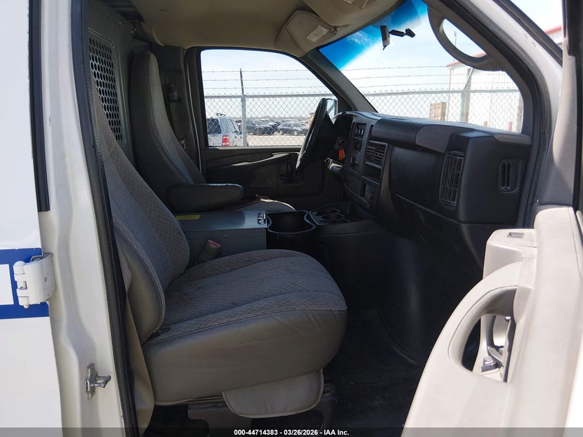2014 GMC SAVANA 2500 auction photo 5