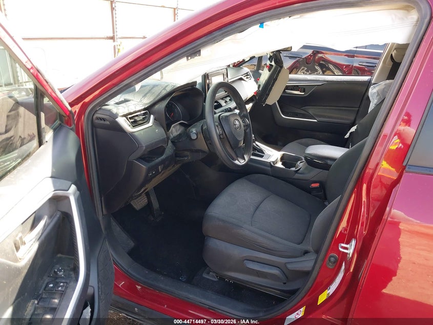 VIN 2T3W1RFV5KW018068 2019 TOYOTA RAV4 XLE