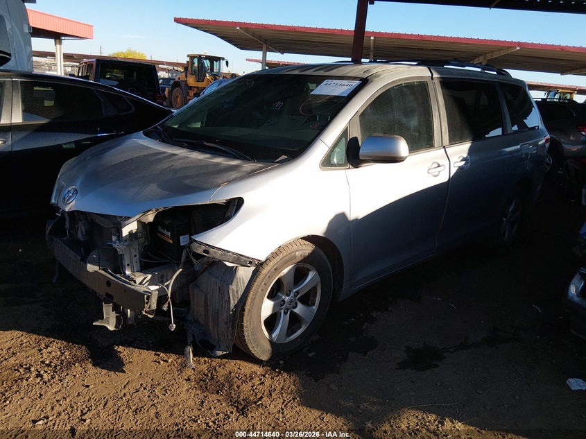 2013 Toyota Sienna Le V6 8 Passenger