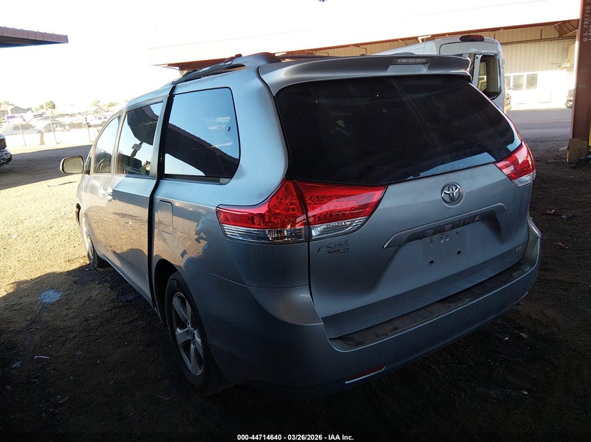 2013 Toyota Sienna Le V6 8 Passenger