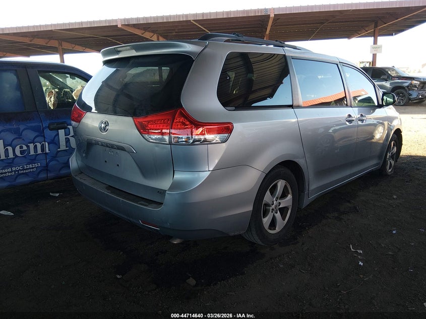 2013 Toyota Sienna Le V6 8 Passenger
