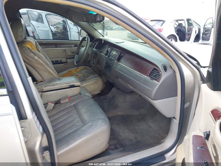 2005 Lincoln Town Car Signature