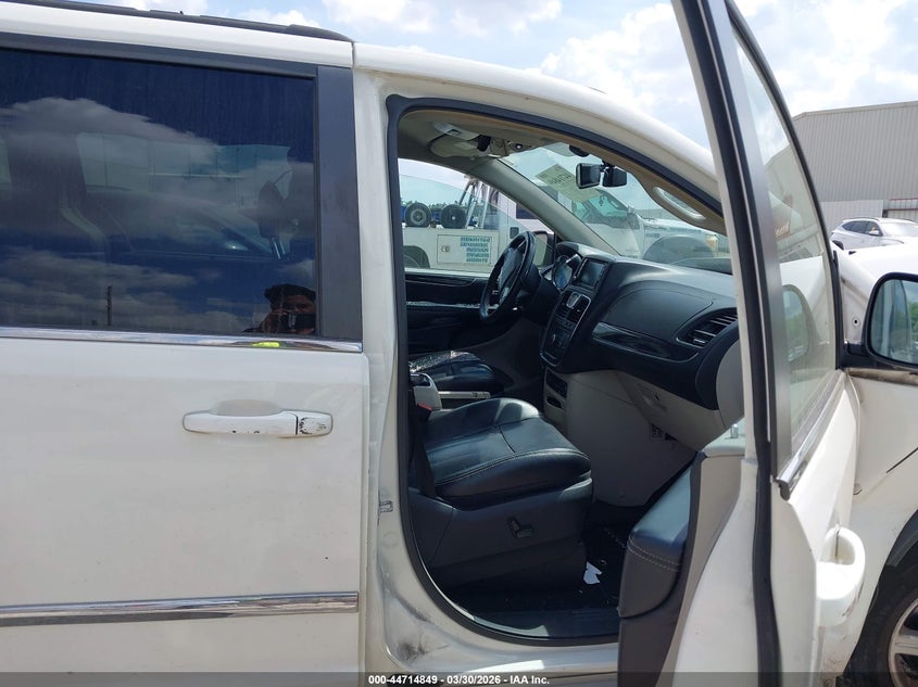 2011 Chrysler Town & Country Touring-L