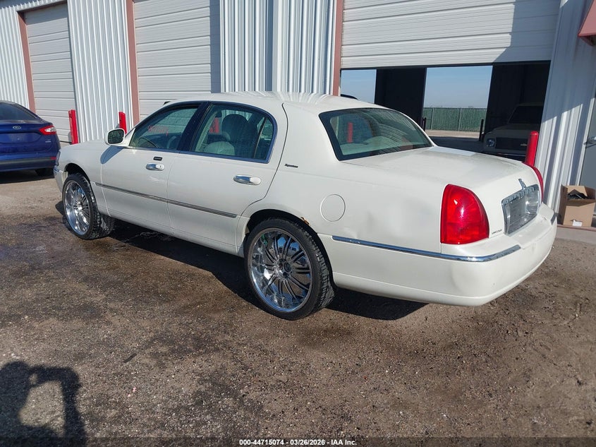 2006 Lincoln Town Car Signature