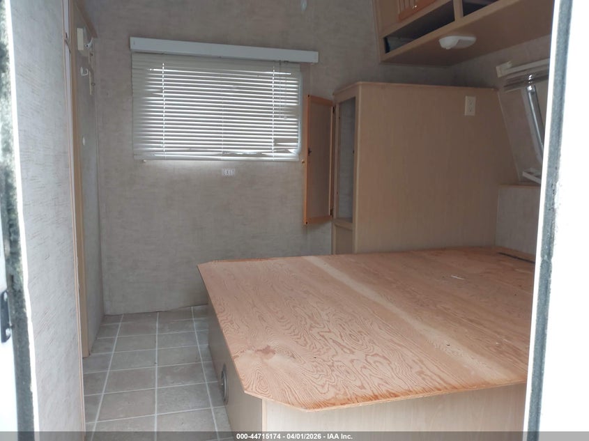 2004 JAYCO JAY FEATHER LGT SERI auction photo 5