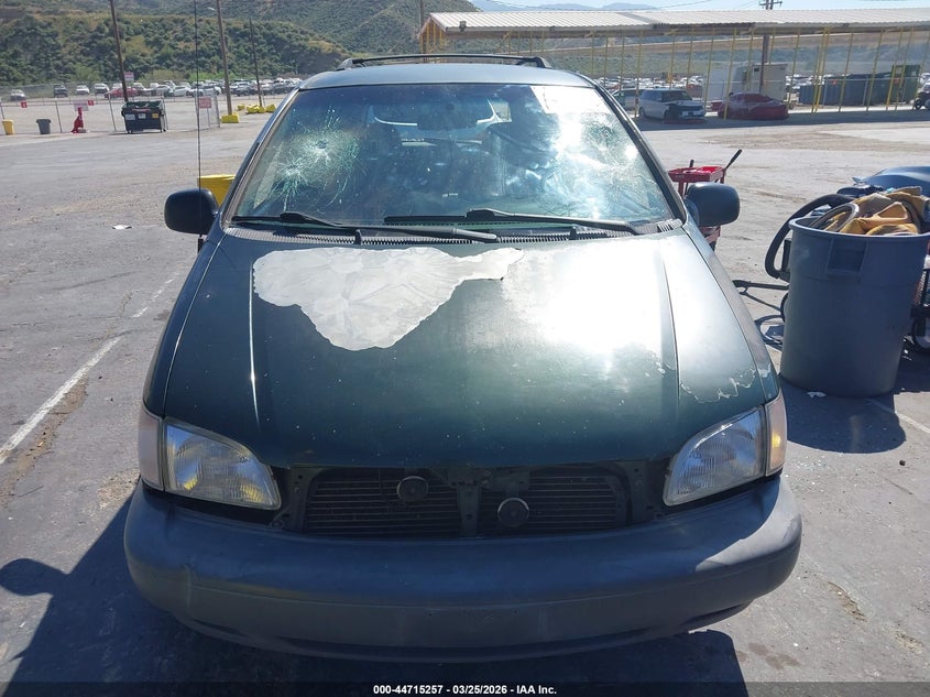 2000 Toyota Sienna Le VIN: 4T3ZF13C7YU192574 Lot: 44715257
