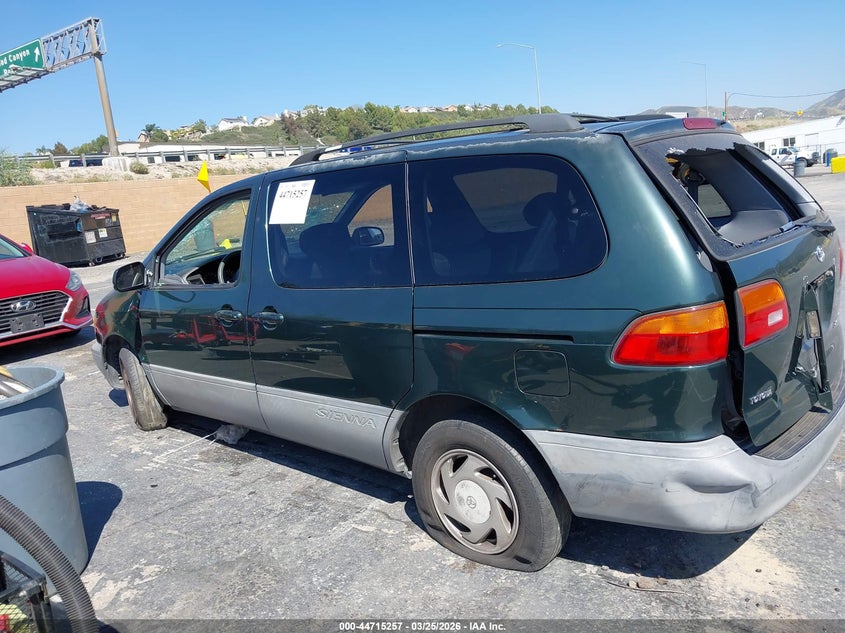 2000 Toyota Sienna Le VIN: 4T3ZF13C7YU192574 Lot: 44715257