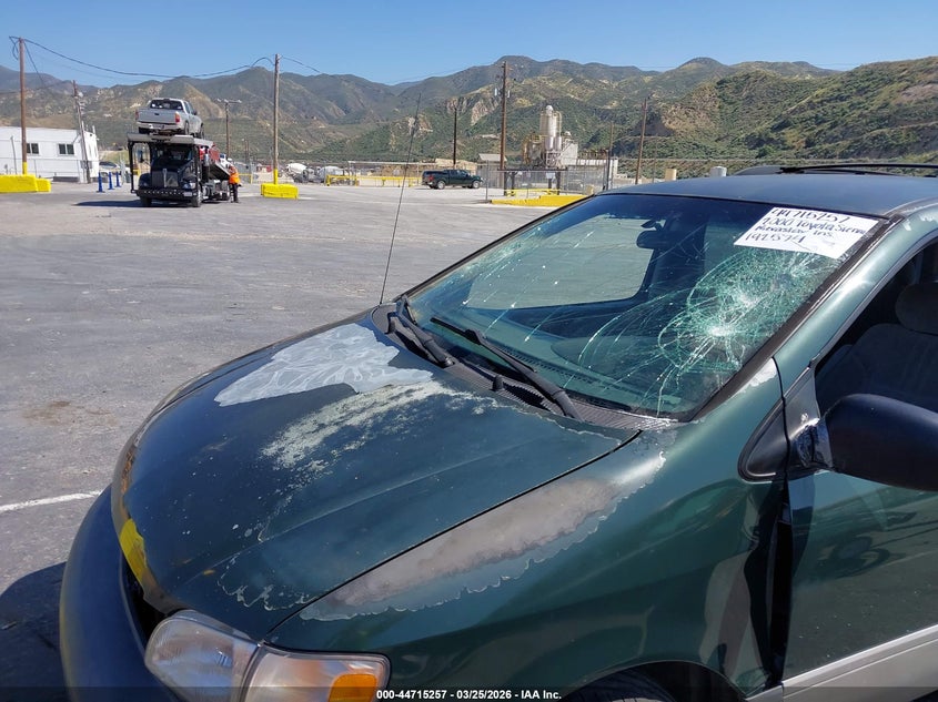 2000 Toyota Sienna Le VIN: 4T3ZF13C7YU192574 Lot: 44715257