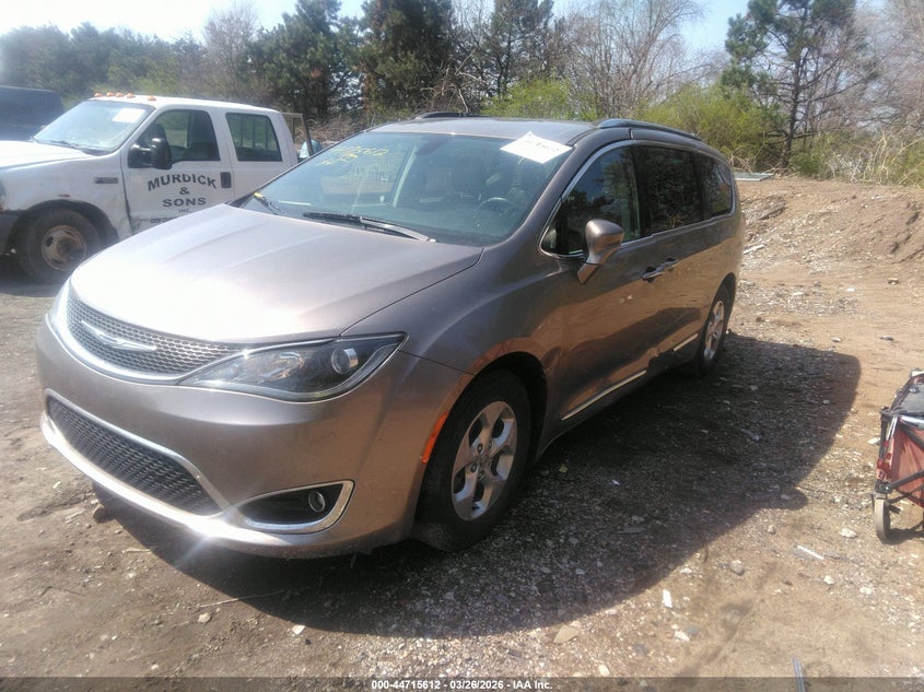 2017 Chrysler Pacifica Touring-L Plus