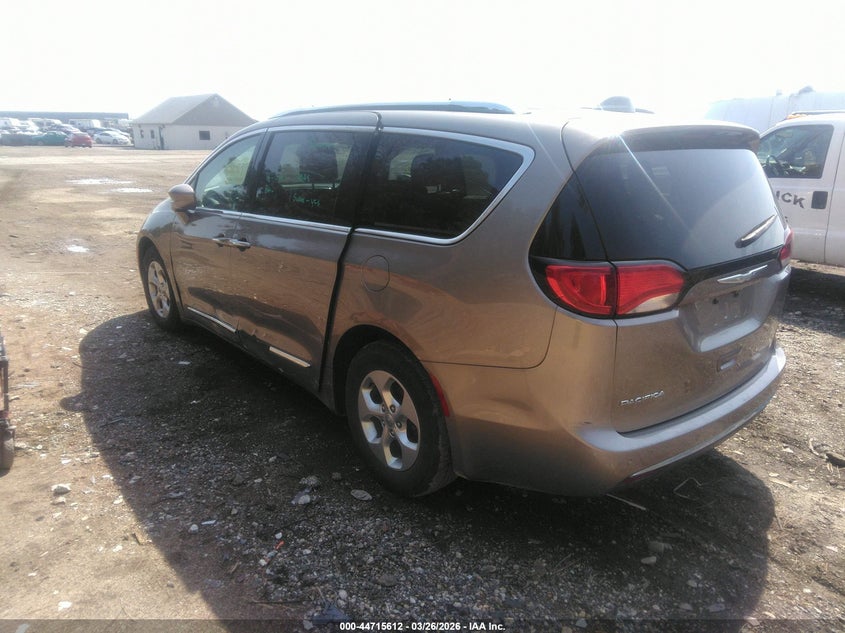 2017 Chrysler Pacifica Touring-L Plus