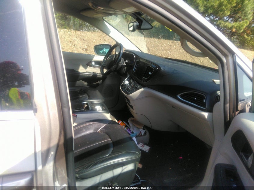 2017 Chrysler Pacifica Touring-L Plus