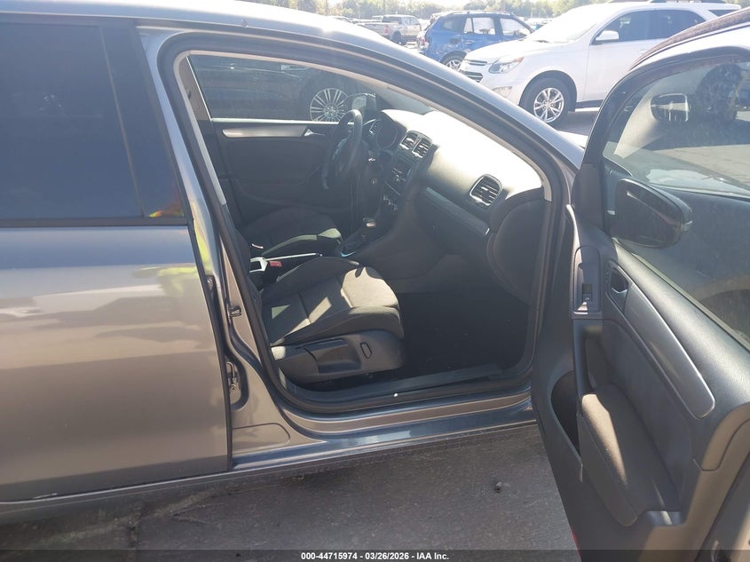 2010 Volkswagen Golf 4-Door