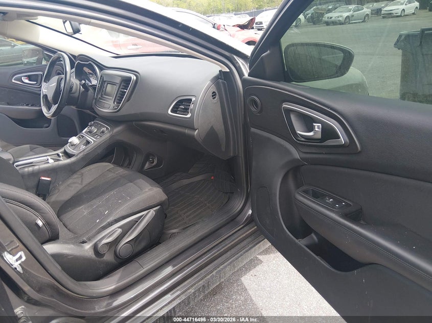 2016 Chrysler 200 Touring