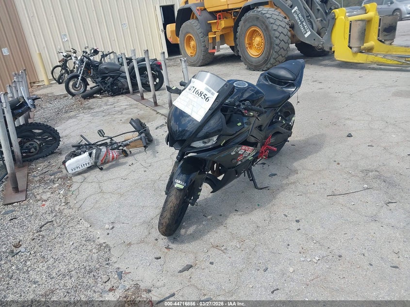 2023 YAMAHA YZFR3 auction photo 2
