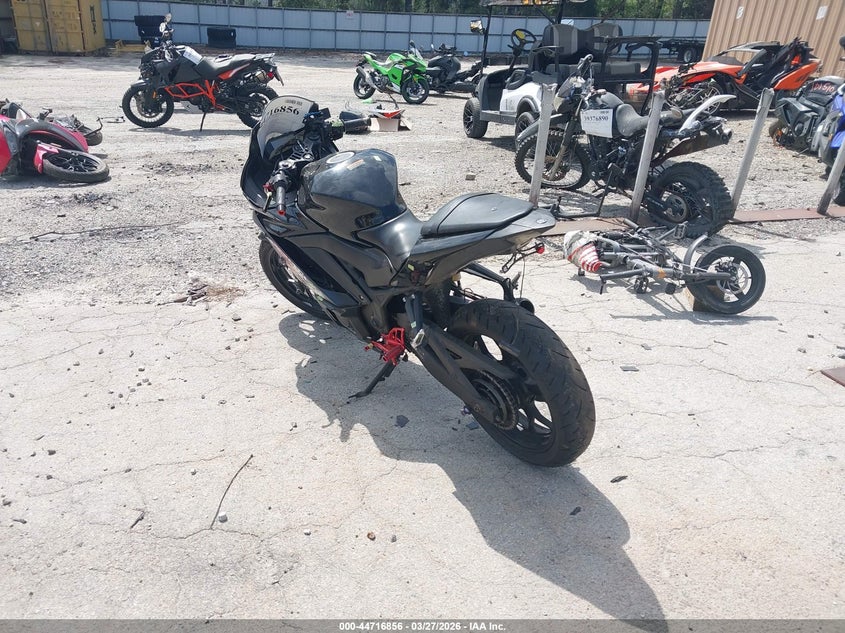 2023 YAMAHA YZFR3 auction photo 3