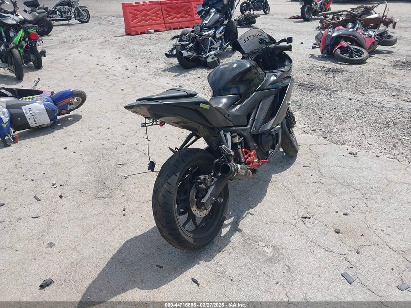 2023 YAMAHA YZFR3 auction photo 4