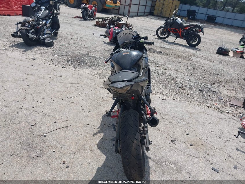 2023 YAMAHA YZFR3 auction photo 6