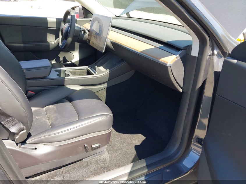 2022 Tesla Model Y Long Range Dual Motor All-Wheel Drive