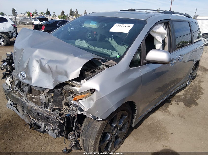 2015 Toyota Sienna Se 8 Passenger