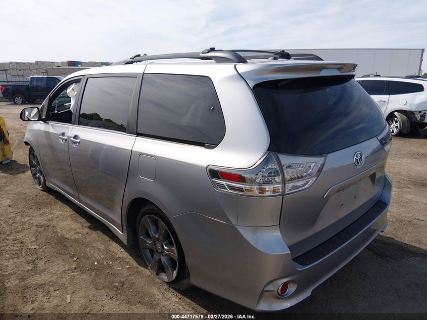 2015 Toyota Sienna Se 8 Passenger