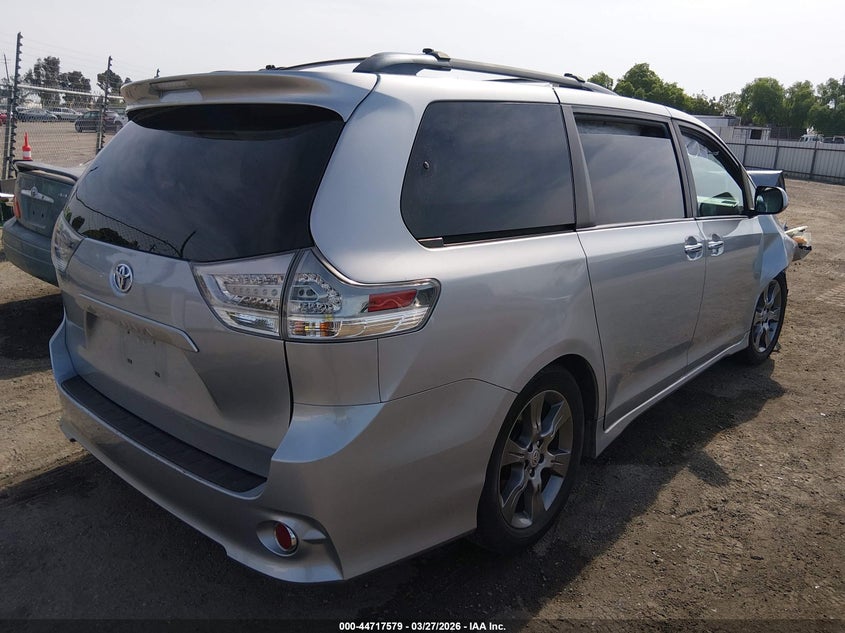 2015 Toyota Sienna Se 8 Passenger