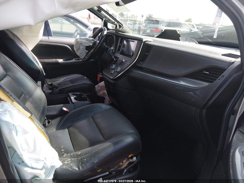 2015 Toyota Sienna Se 8 Passenger