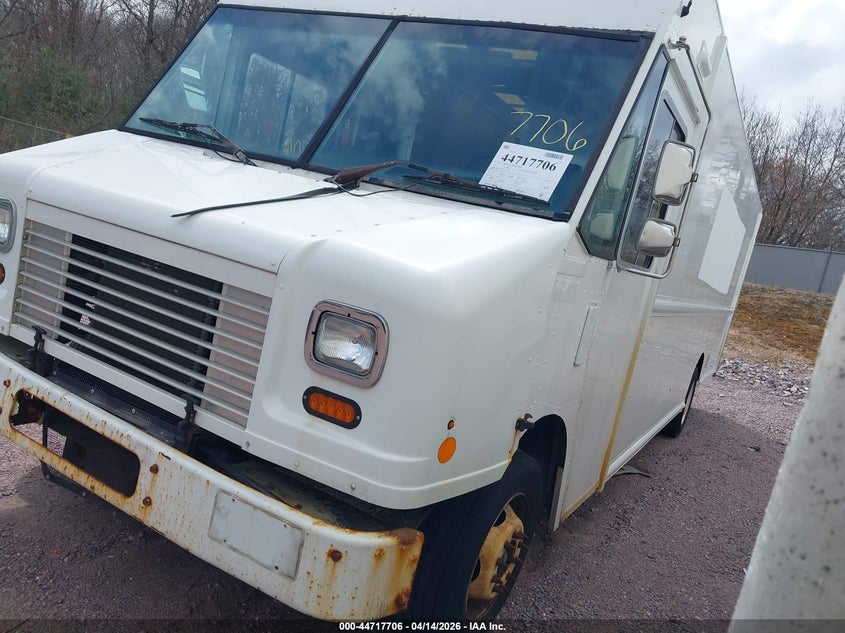 2015 FORD F-59 COMMERCIAL STRIPPED auction photo 2