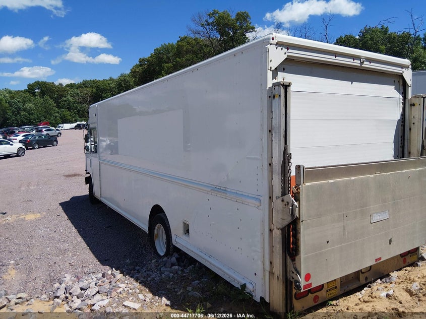 2015 FORD F-59 COMMERCIAL STRIPPED auction photo 3
