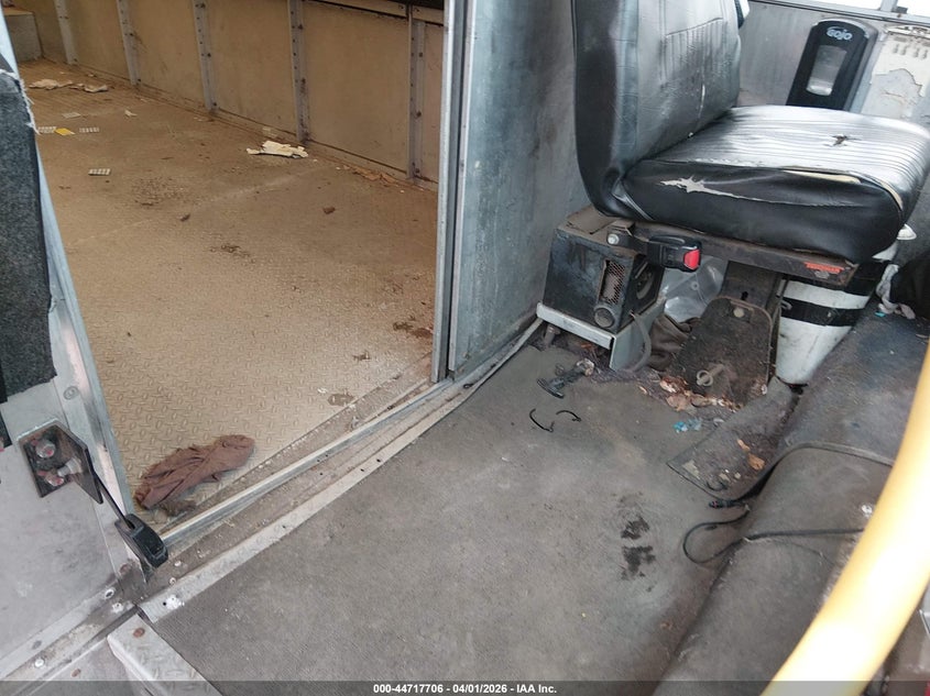 2015 FORD F-59 COMMERCIAL STRIPPED auction photo 7