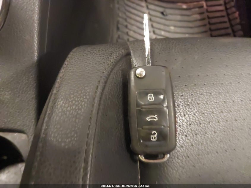 2010 Volkswagen Eos Komfort VIN: WVWAA7AH6AV022829 Lot: 44717866