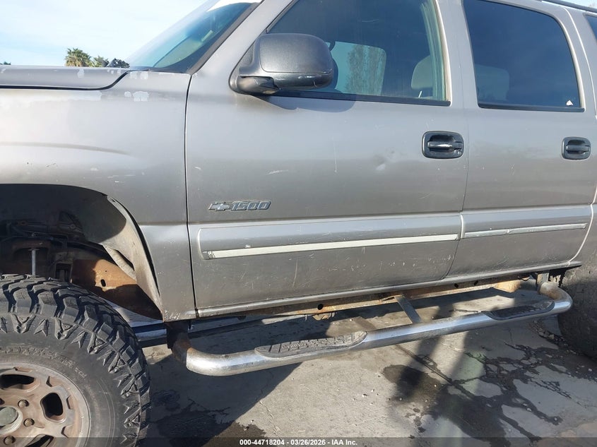 2000 Chevrolet Suburban 1500 Ls VIN: 1GNFK16T8YJ208734 Lot: 44718204