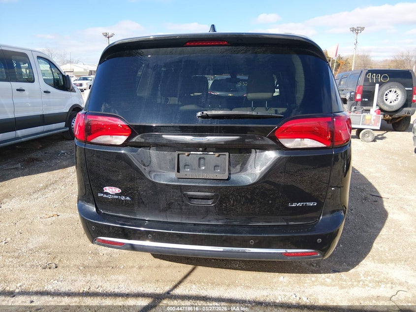 2018 Chrysler Pacifica Limited VIN: 2C4RC1GG0JR117852 Lot: 44718616