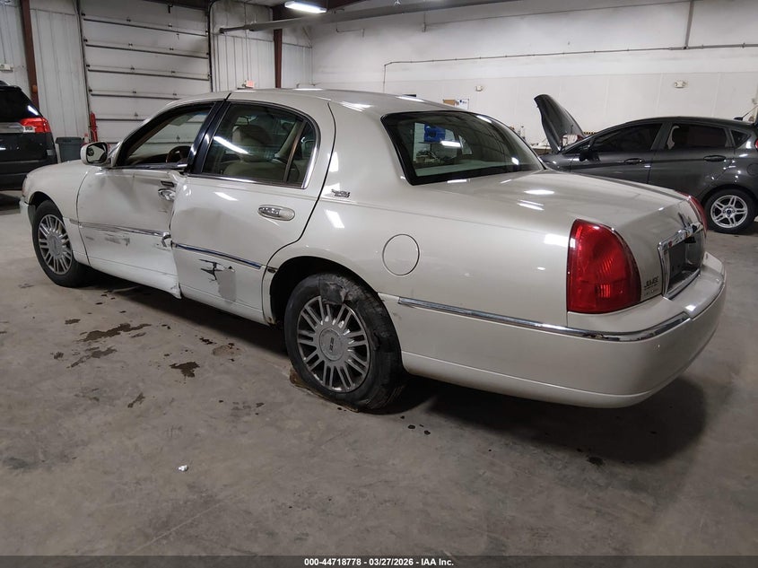 2007 Lincoln Town Car Signature Limited