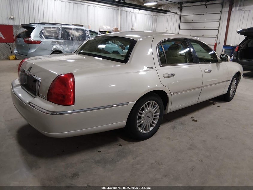 2007 Lincoln Town Car Signature Limited