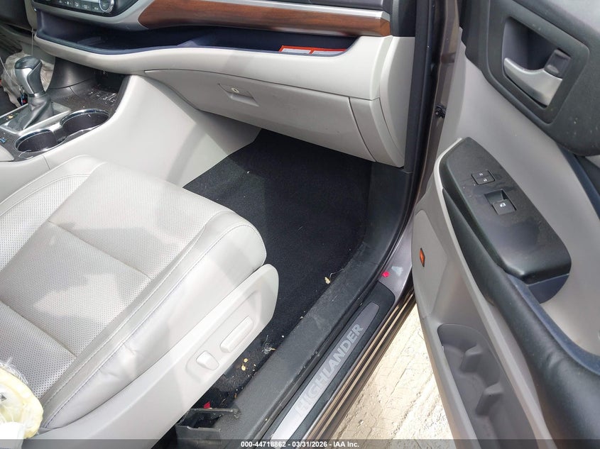 2016 Toyota Highlander Limited V6