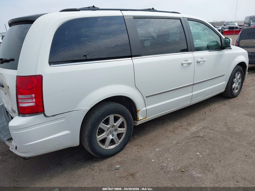 2009 Chrysler Town & Country Touring