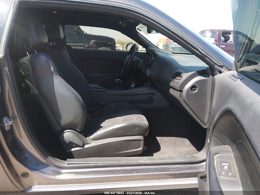 2016 Dodge Challenger 392 Hemi Scat Pack Shaker