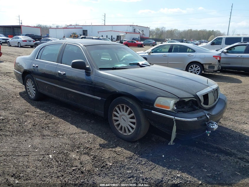 2005 Lincoln Town Car Signature