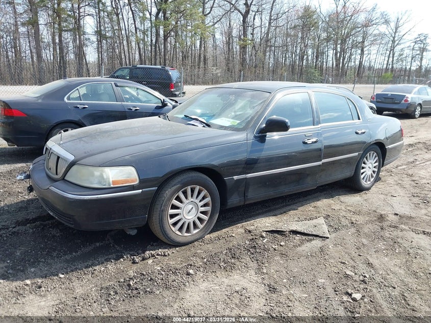 2005 Lincoln Town Car Signature