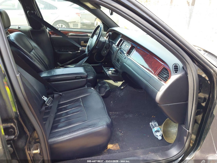 2005 Lincoln Town Car Signature