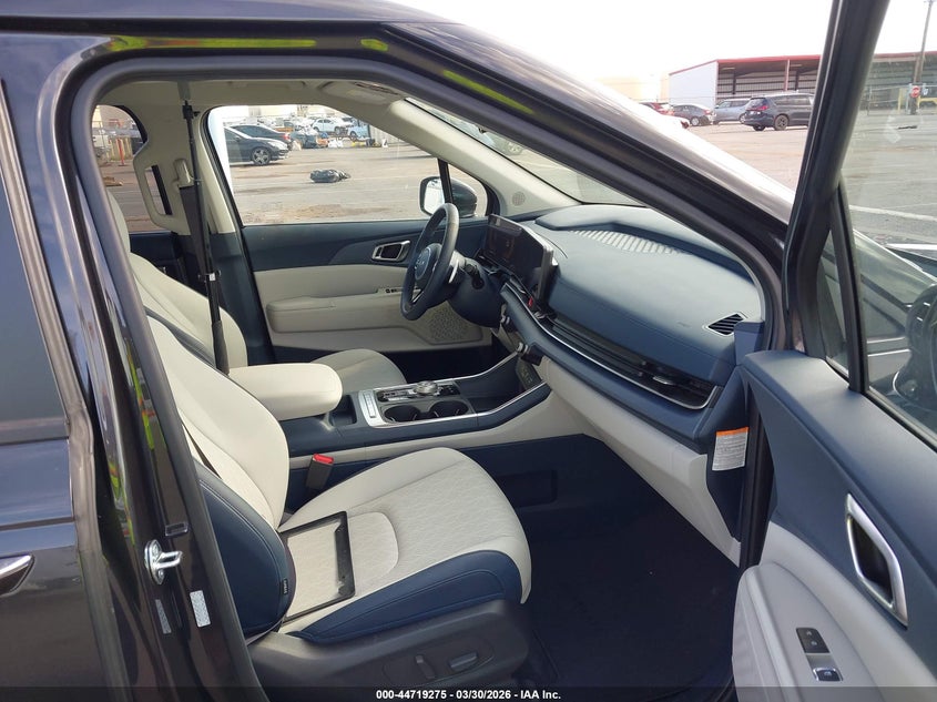 2026 KIA CARNIVAL MPV HYBRID auction photo 5